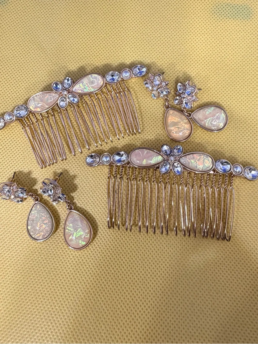 NWOT Elegant Iridescent Teardrop Hair Comb and Earring Set - Women Accessories